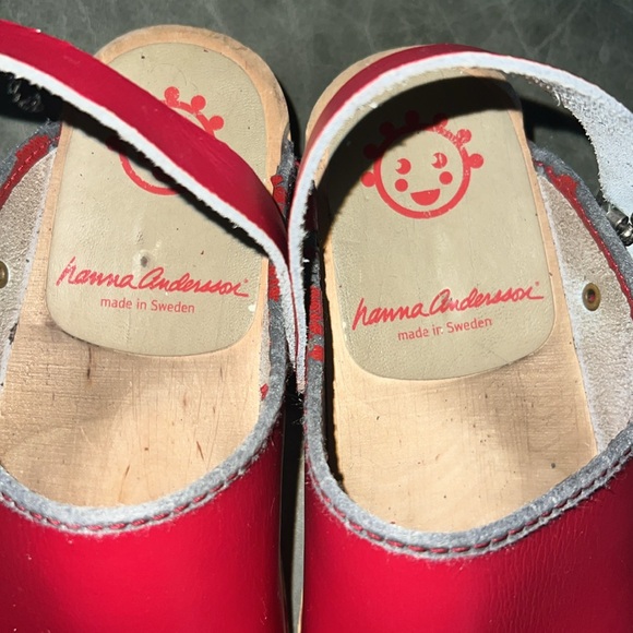 Hanna Anderson Red Clogs - Picture 2 of 10
